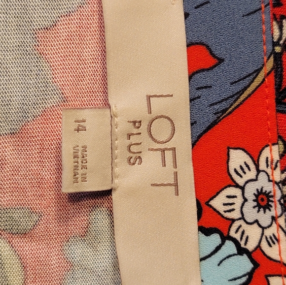 Loft Plus Red Sleeveless Blouse with Large Floral Pattern - Size 14W - Picture 4 of 6